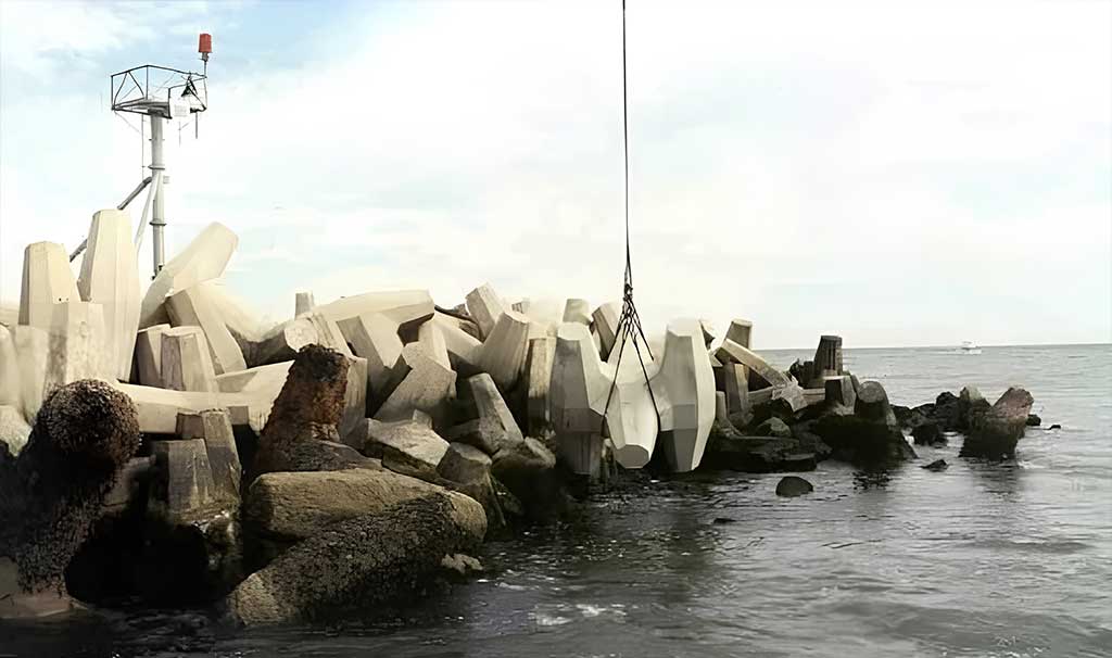 Breakwaters & Seaports